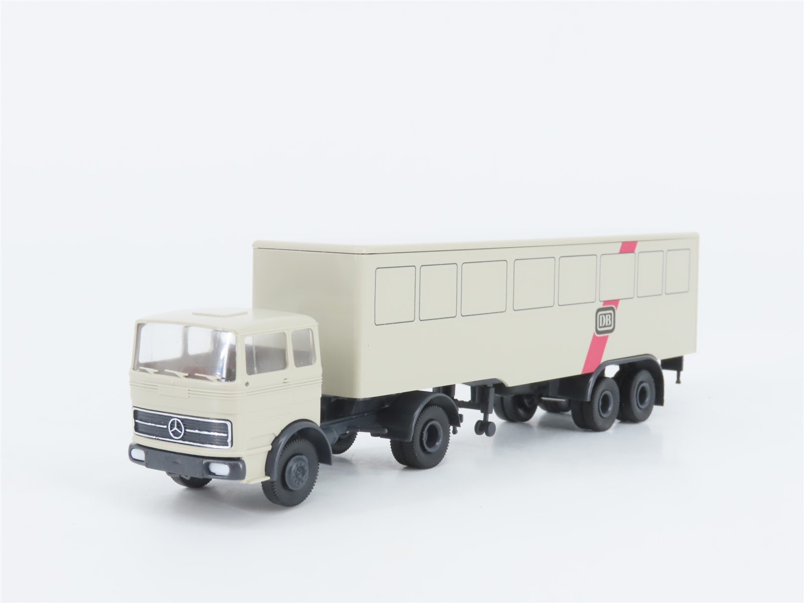 HO Scale Liliput L220011 DB Deutsche Bahn Low Level Flat Car w/ Semi Trailer