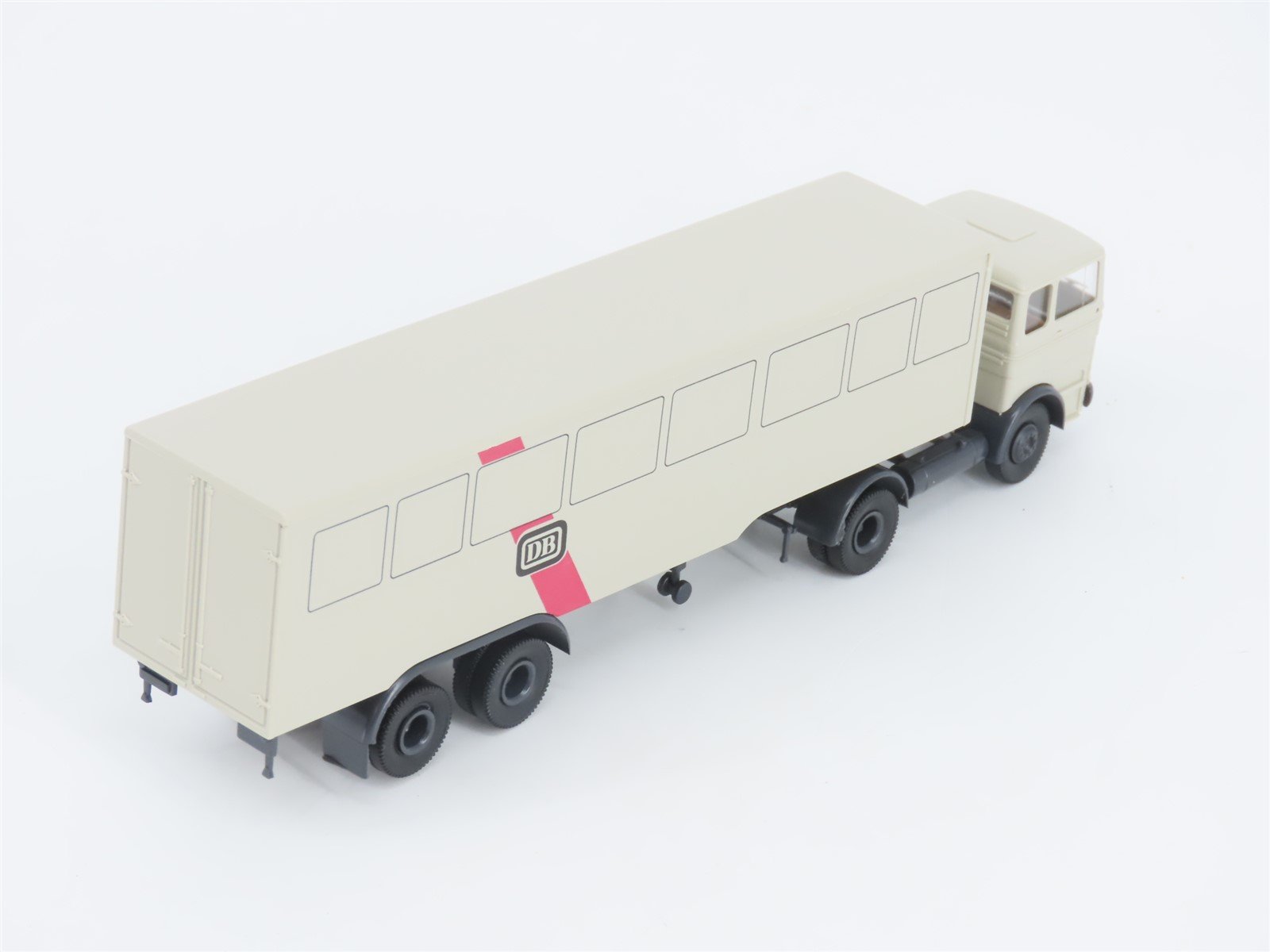 HO Scale Liliput L220011 DB Deutsche Bahn Low Level Flat Car w/ Semi Trailer