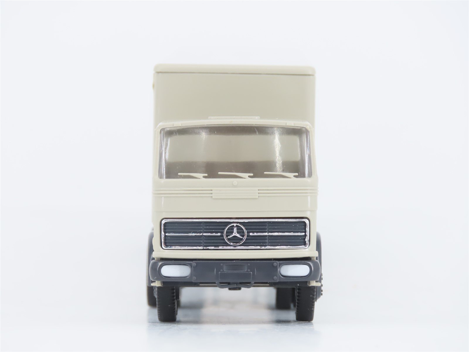 HO Scale Liliput L220011 DB Deutsche Bahn Low Level Flat Car w/ Semi Trailer