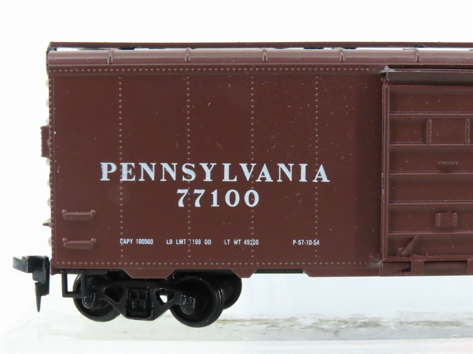 HO Scale Roundhouse MDC PRR Pennsylvania Railroad 40' Roundtop Box Car #77100