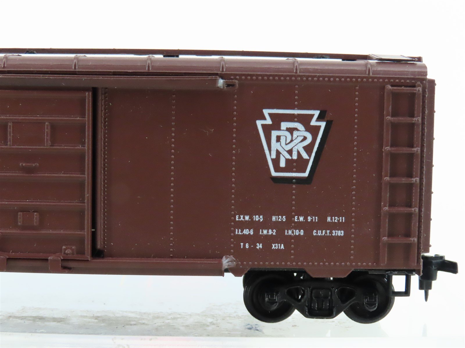 HO Scale Roundhouse MDC PRR Pennsylvania Railroad 40' Roundtop Box Car #77100