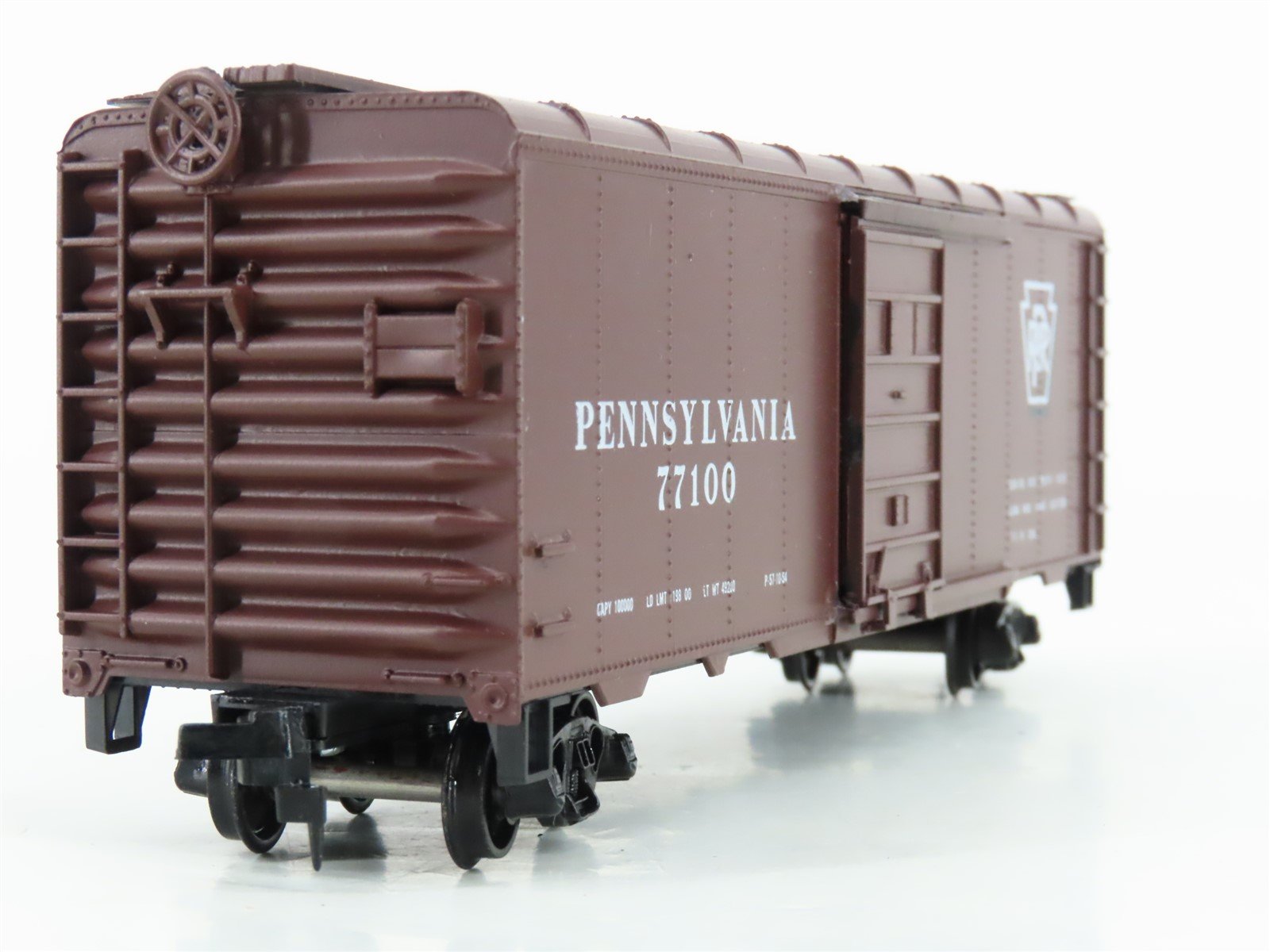 HO Scale Roundhouse MDC PRR Pennsylvania Railroad 40' Roundtop Box Car #77100