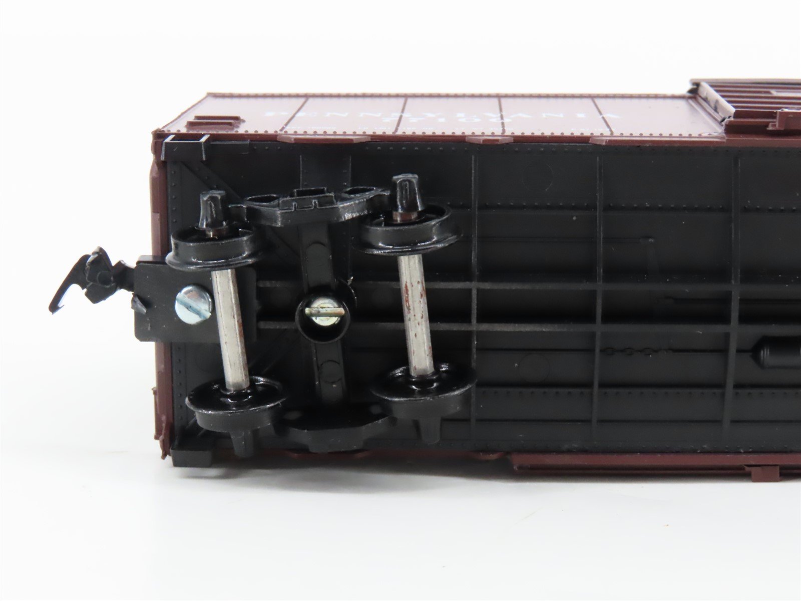 HO Scale Roundhouse MDC PRR Pennsylvania Railroad 40' Roundtop Box Car #77100