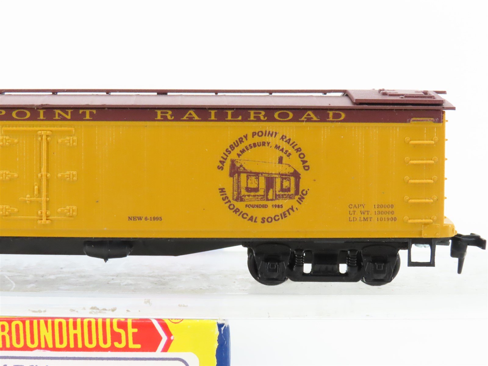 HO Scale Roundhouse 40/300 SPRRHS Salisbury Point 10 Years 50' Reefer #8595