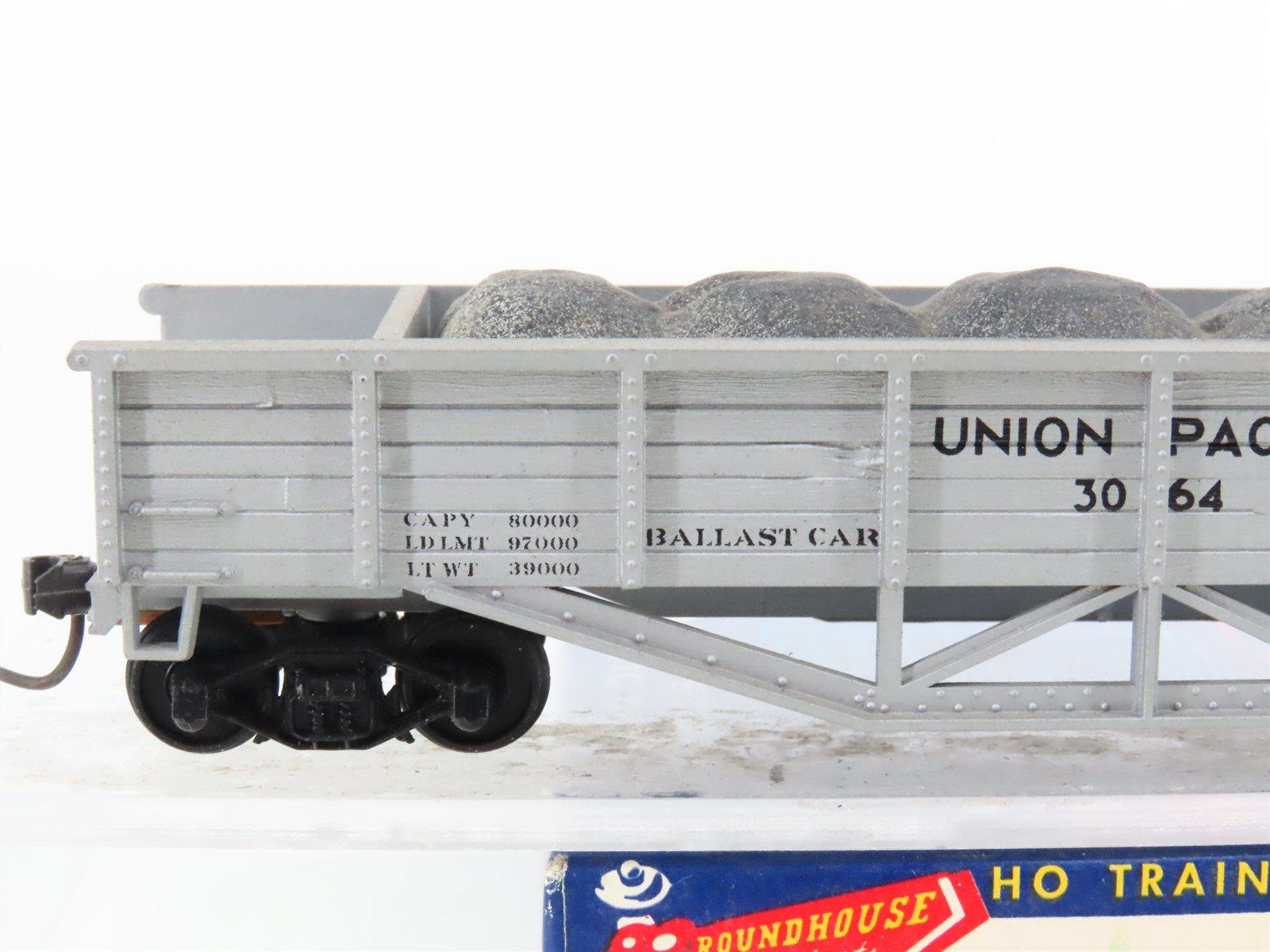 HO Scale Roundhouse MDC 1561 UP Union Pacific Railroad Ballast Car #3064