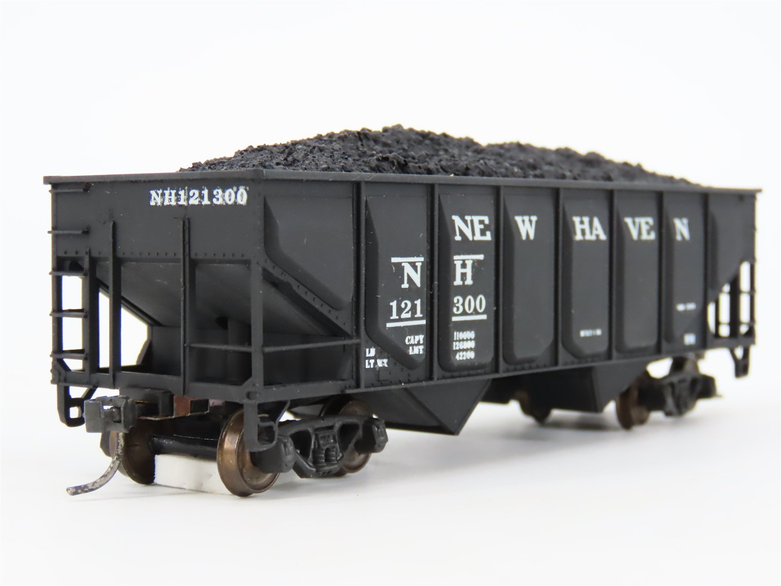HO Scale Athearn 5447 NH New Haven 2-Bay Hopper #121300 w/ Load - CUSTOM