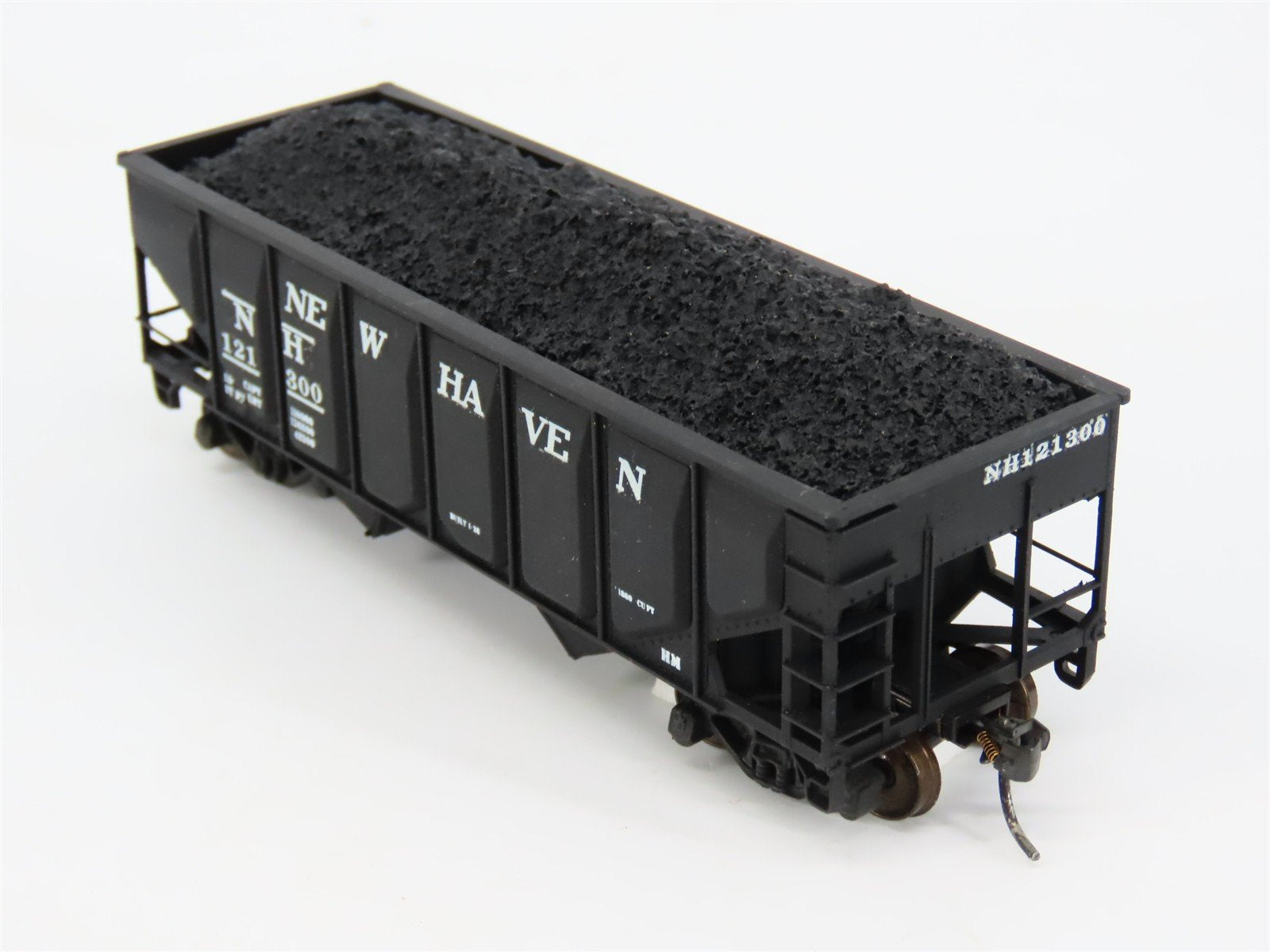 HO Scale Athearn 5447 NH New Haven 2-Bay Hopper #121300 w/ Load - CUSTOM