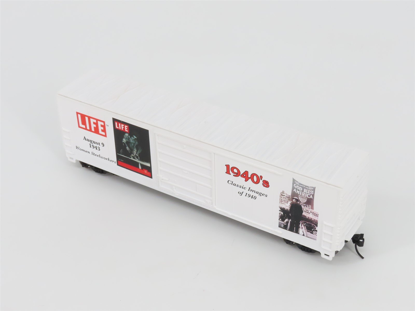 HO Scale PROTO 1000 #8418 LIFE Magazine 1940's 50' Single Door Box Car