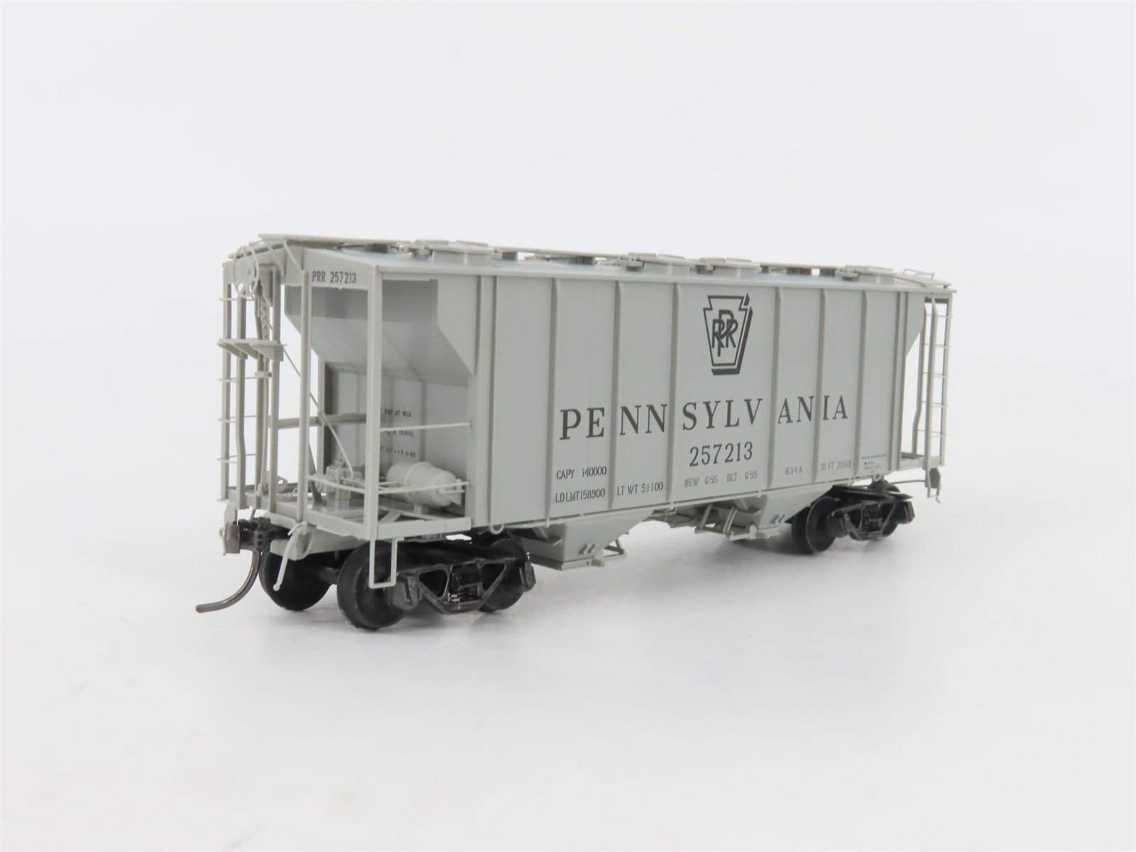HO Scale Kadee 8327 PRR Pennsylvania Railroad 2-Bay Covered Hopper #257213