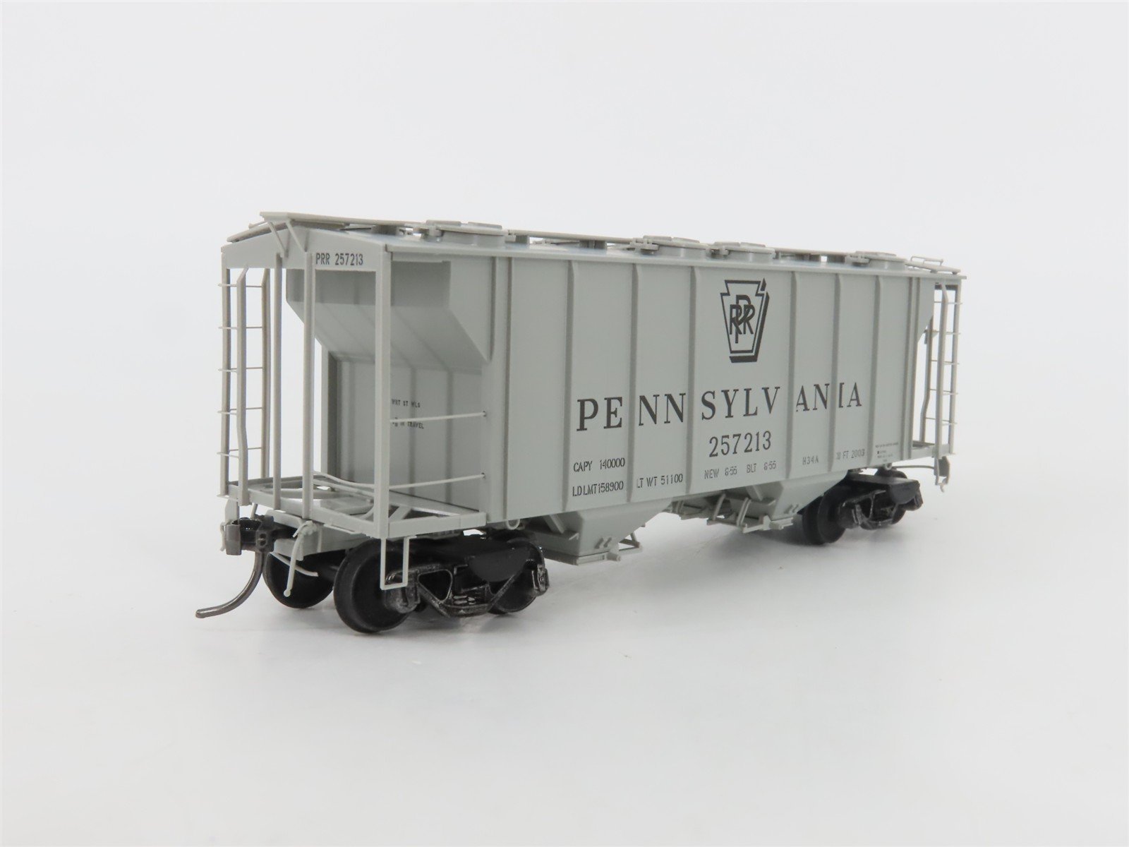 HO Scale Kadee 8327 PRR Pennsylvania Railroad 2-Bay Covered Hopper #257213