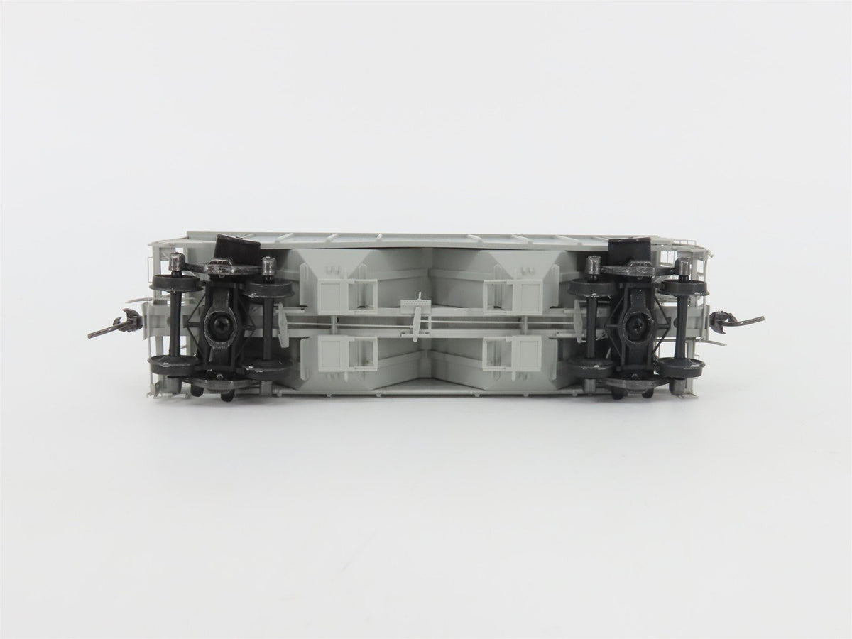 HO Scale Kadee 8327 PRR Pennsylvania Railroad 2-Bay Covered Hopper #257213