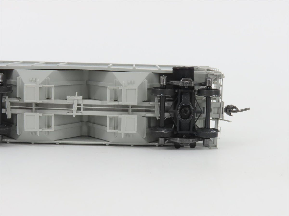 HO Scale Kadee 8327 PRR Pennsylvania Railroad 2-Bay Covered Hopper #257213