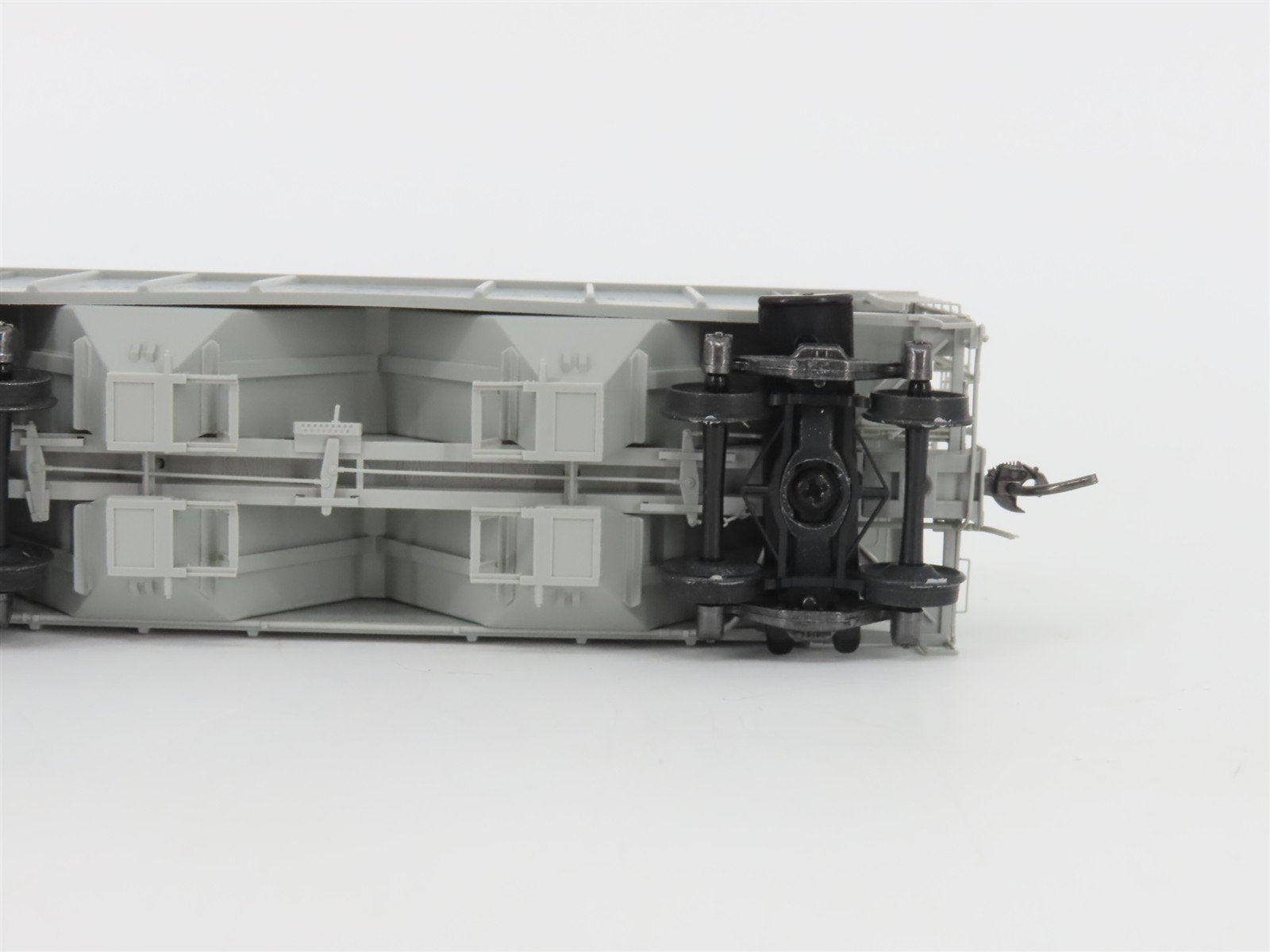 HO Scale Kadee 8327 PRR Pennsylvania Railroad 2-Bay Covered Hopper #257213