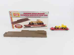 HO Scale AHM 11101 ATSF Santa Fe 51' Flat Car #90850 w/ Road Grader & Cargo Dock