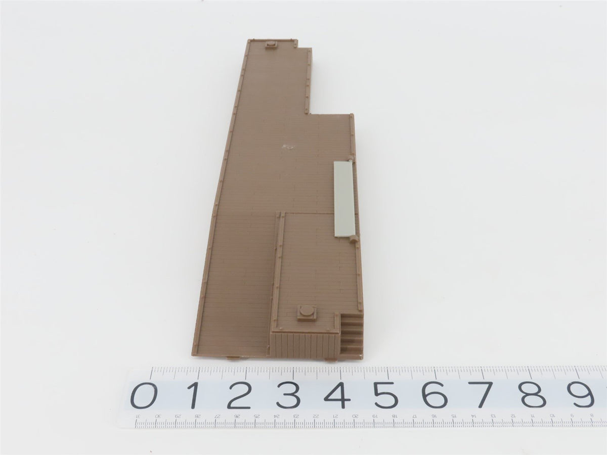 HO Scale AHM 11101 ATSF Santa Fe 51&#39; Flat Car #90850 w/ Road Grader &amp; Cargo Dock