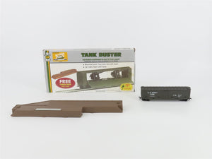 HO Scale AHM 11113 US Army Tank Buster Car #61242 w/ Cargo Dock