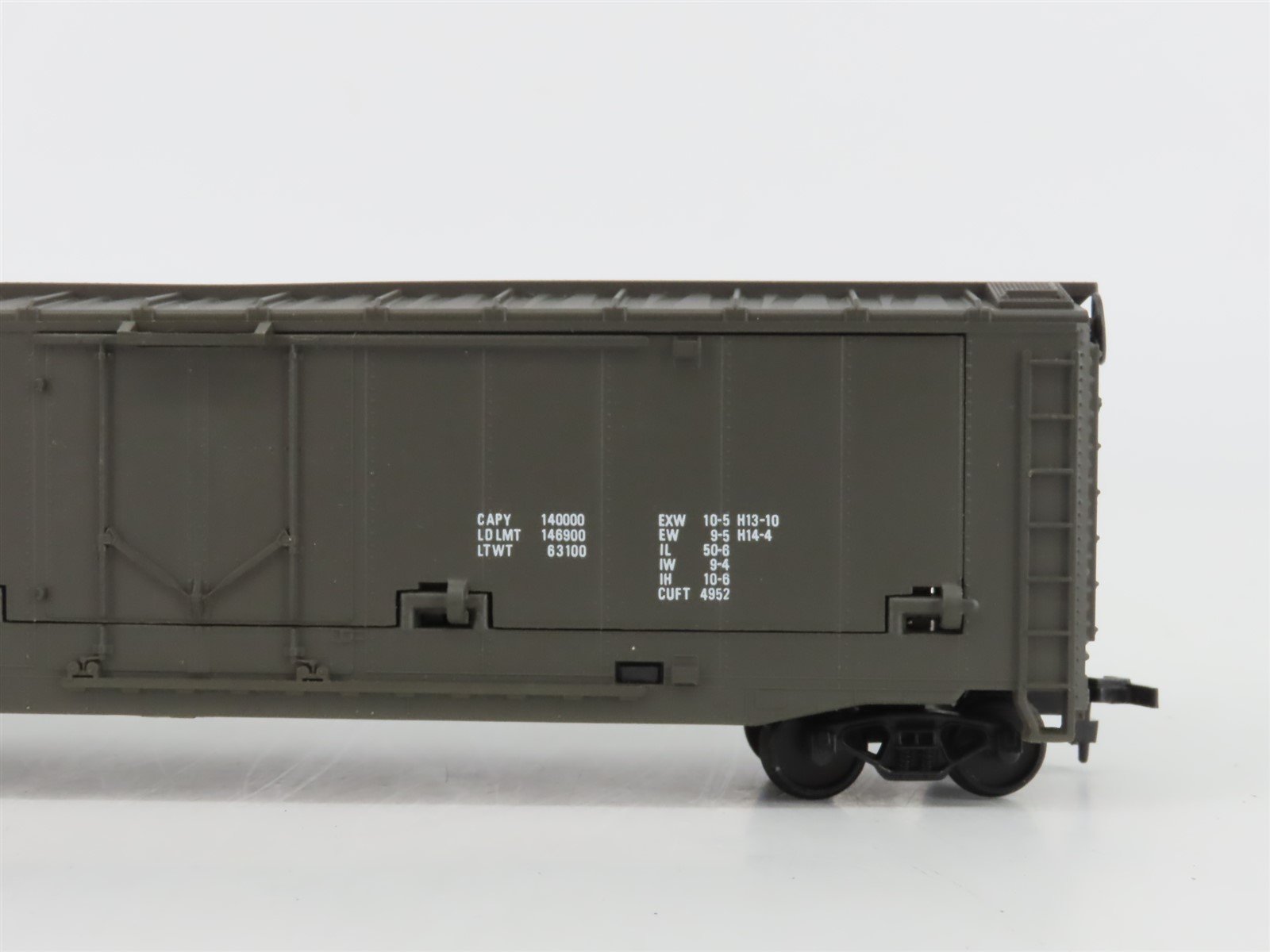 HO Scale AHM 11113 US Army Tank Buster Car #61242 w/ Cargo Dock