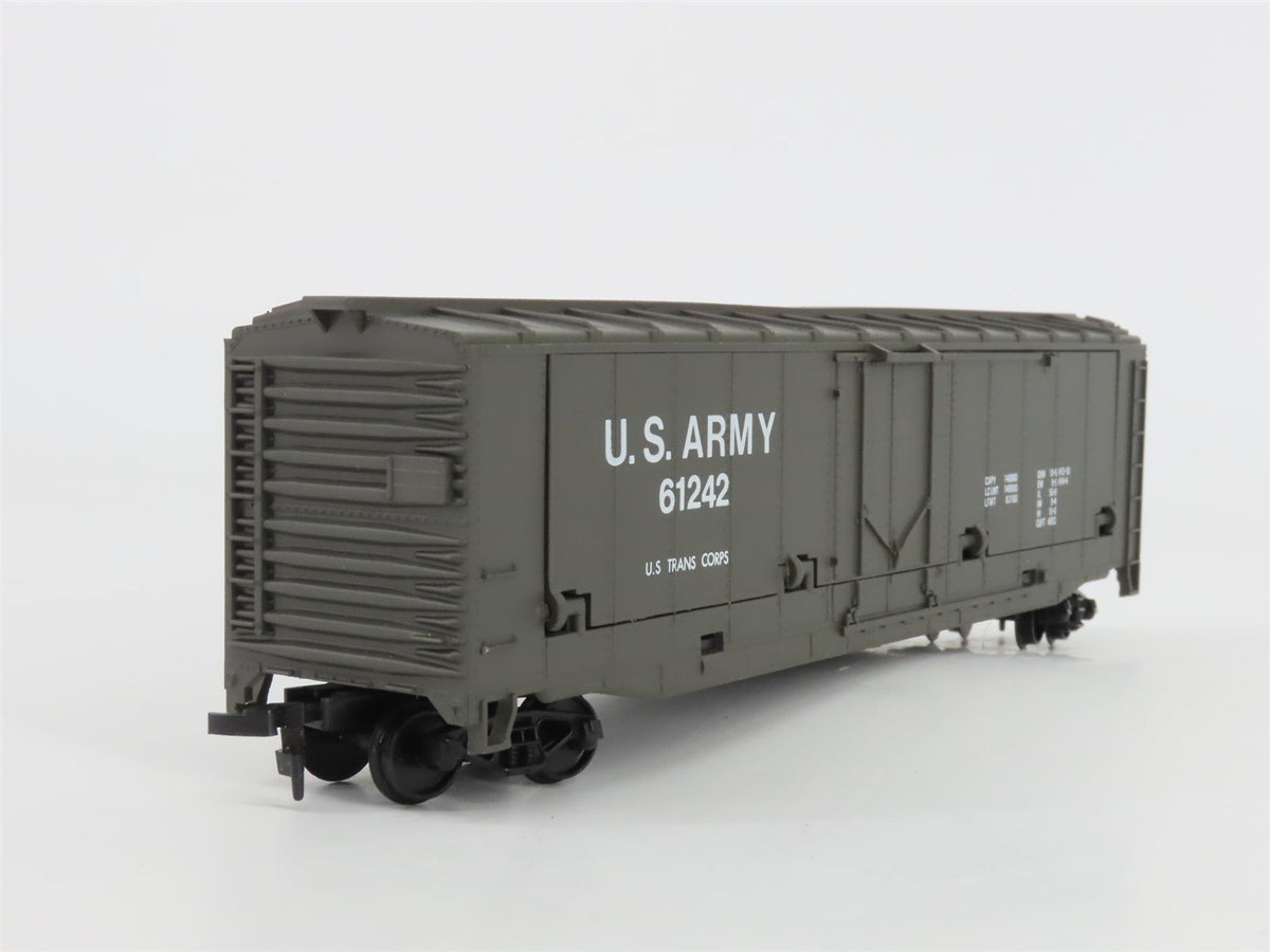 HO Scale AHM 11113 US Army Tank Buster Car #61242 w/ Cargo Dock