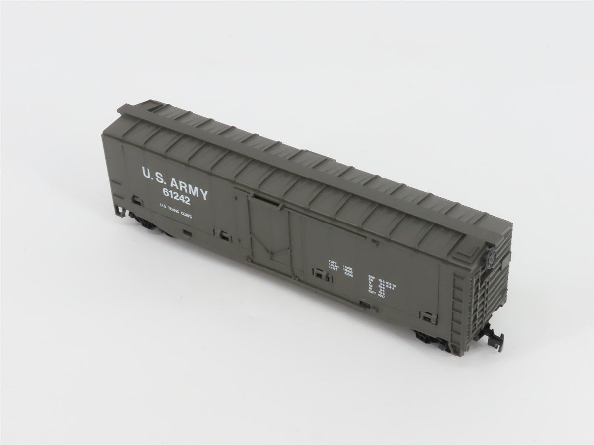 HO Scale AHM 11113 US Army Tank Buster Car #61242 w/ Cargo Dock