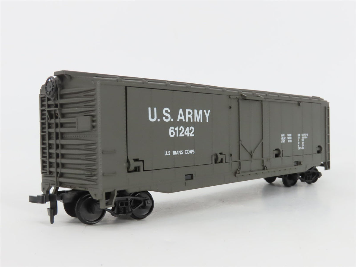 HO Scale AHM 11113 US Army Tank Buster Car #61242 w/ Cargo Dock