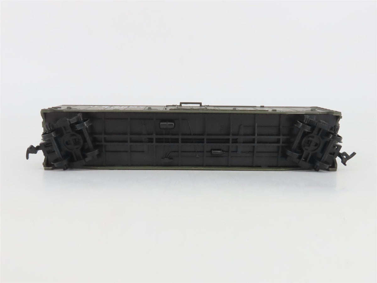 HO Scale AHM 11113 US Army Tank Buster Car #61242 w/ Cargo Dock