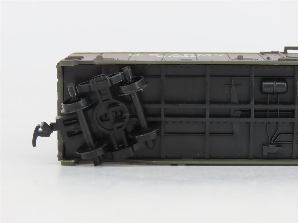 HO Scale AHM 11113 US Army Tank Buster Car #61242 w/ Cargo Dock