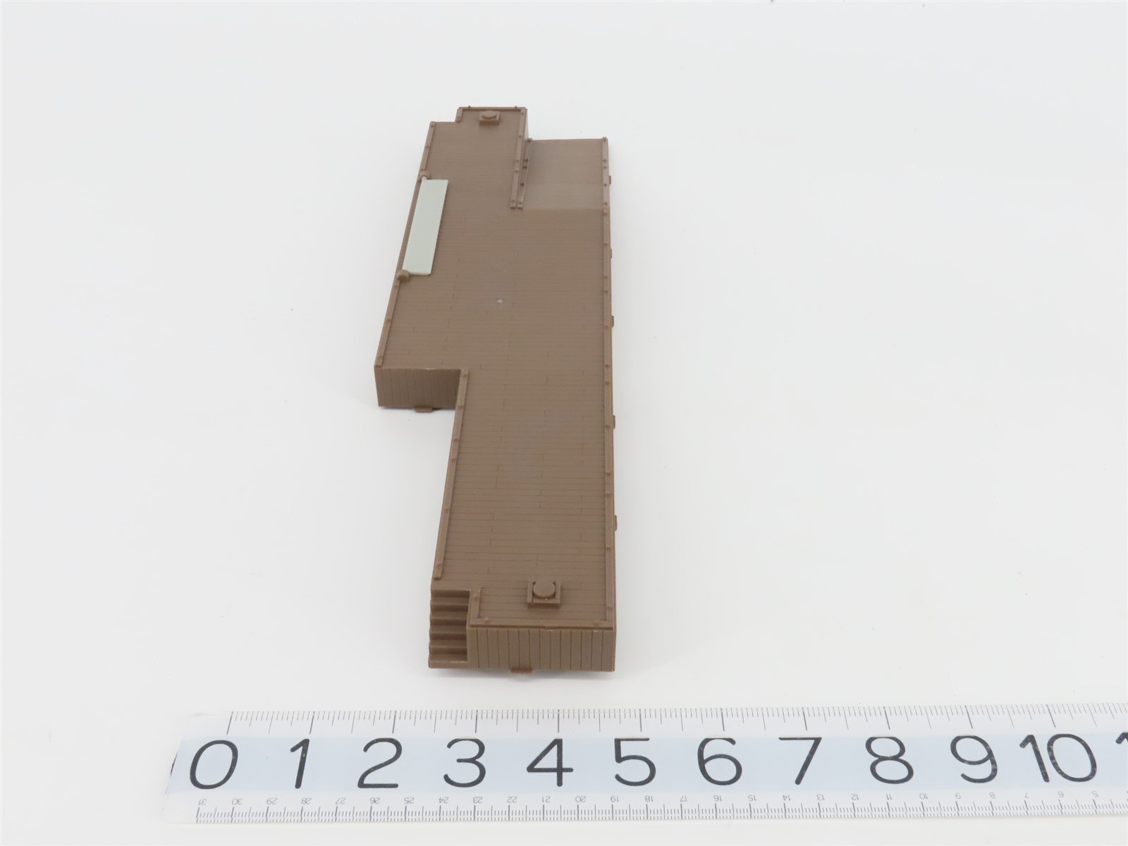 HO Scale AHM 11113 US Army Tank Buster Car #61242 w/ Cargo Dock