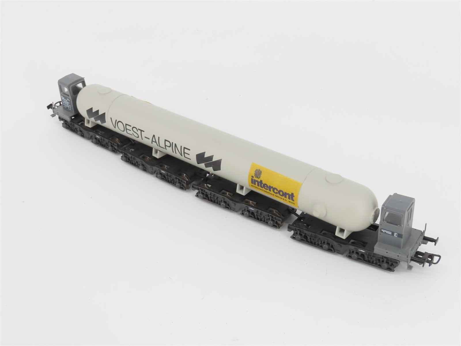HO Scale Liliput 38410 OBB Voest-Alpine 16-Axle Transporter w/ Tank Container