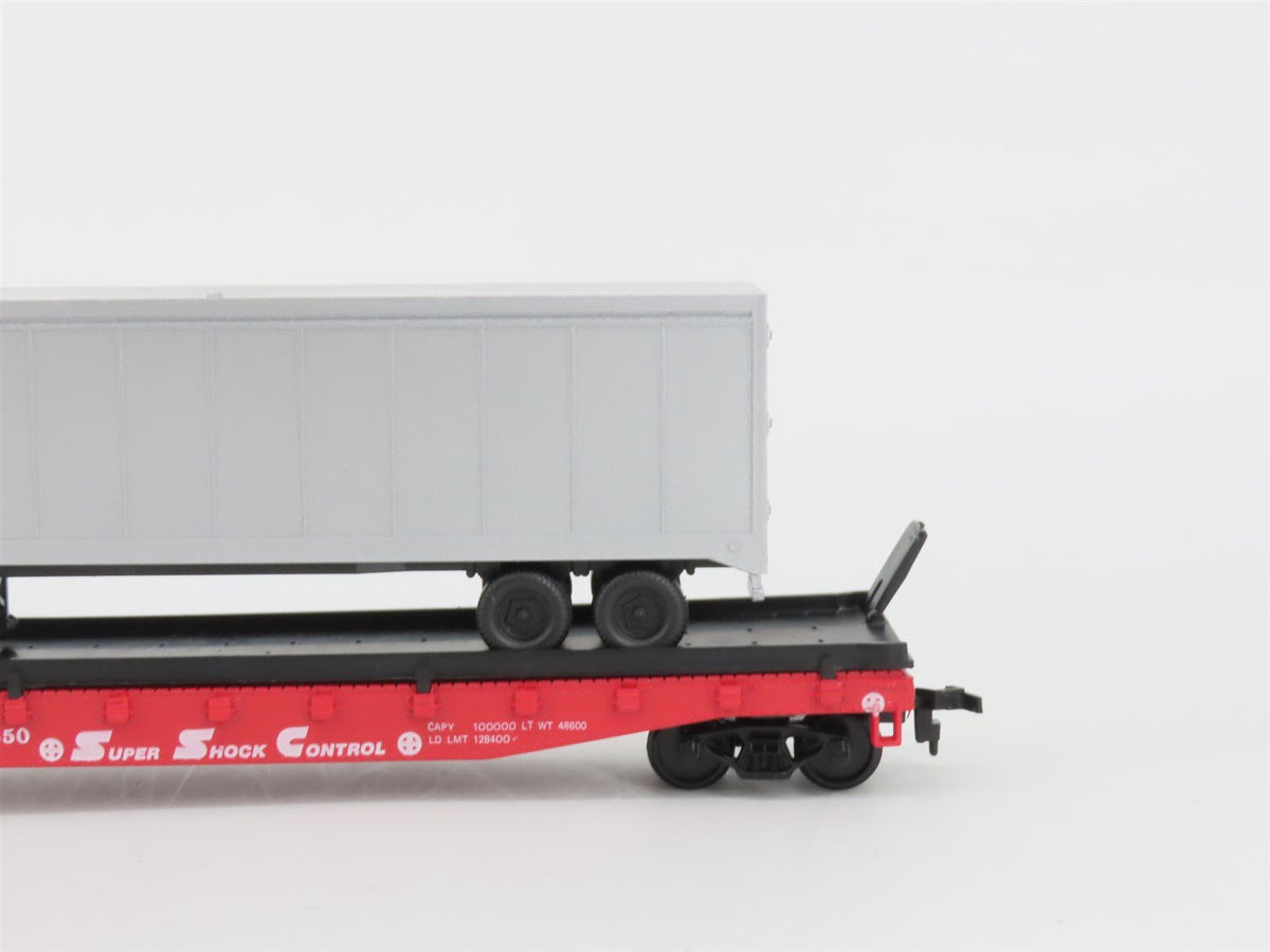 HO Scale AHM 11103 ATSF Santa Fe Flat Car #90850 w/ Falcon Trailer &amp; Cargo Dock