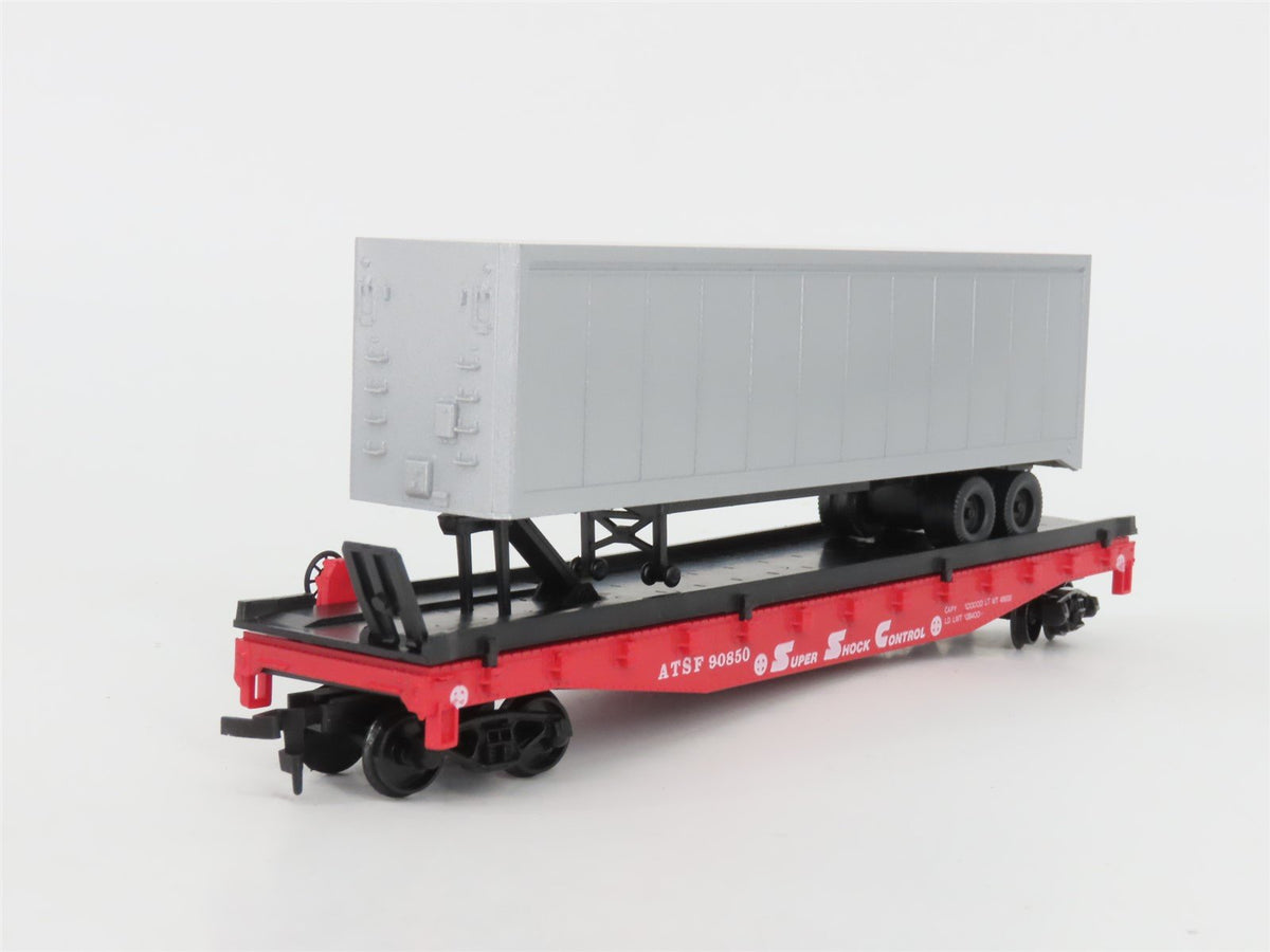 HO Scale AHM 11103 ATSF Santa Fe Flat Car #90850 w/ Falcon Trailer &amp; Cargo Dock