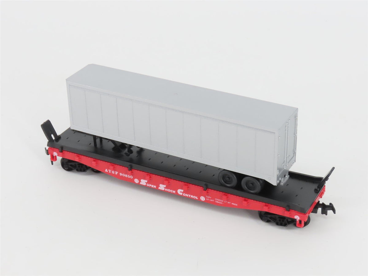 HO Scale AHM 11103 ATSF Santa Fe Flat Car #90850 w/ Falcon Trailer &amp; Cargo Dock