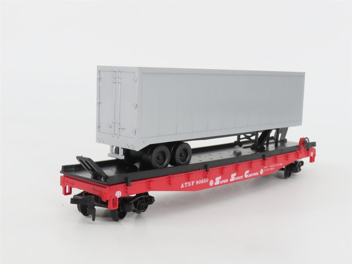HO Scale AHM 11103 ATSF Santa Fe Flat Car #90850 w/ Falcon Trailer &amp; Cargo Dock