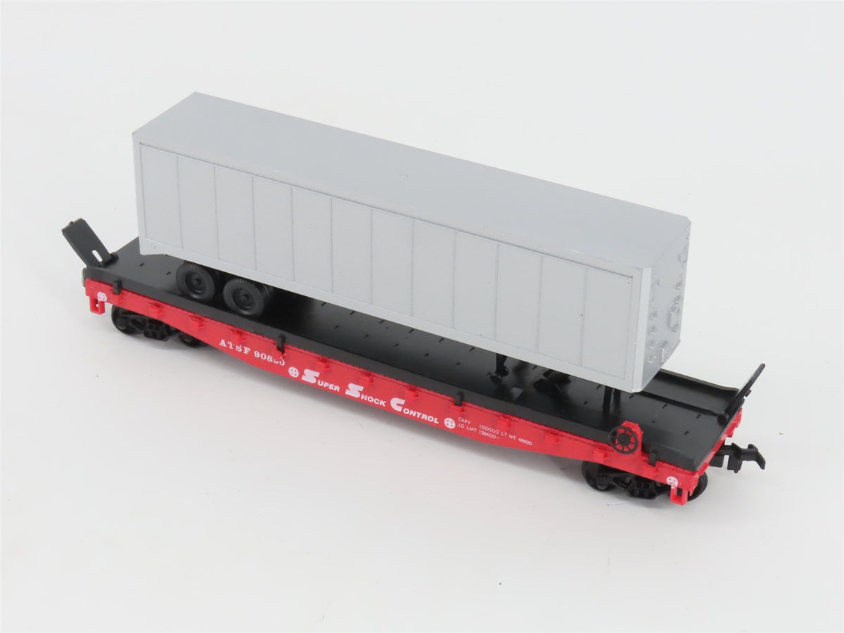 HO Scale AHM 11103 ATSF Santa Fe Flat Car #90850 w/ Falcon Trailer &amp; Cargo Dock