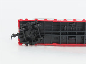 HO Scale AHM 11103 ATSF Santa Fe Flat Car #90850 w/ Falcon Trailer & Cargo Dock