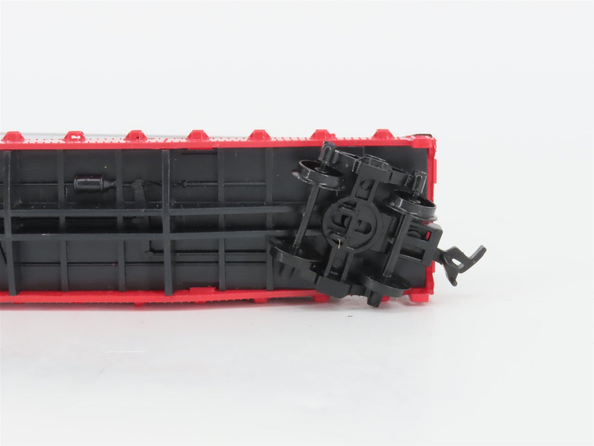 HO Scale AHM 11103 ATSF Santa Fe Flat Car #90850 w/ Falcon Trailer &amp; Cargo Dock