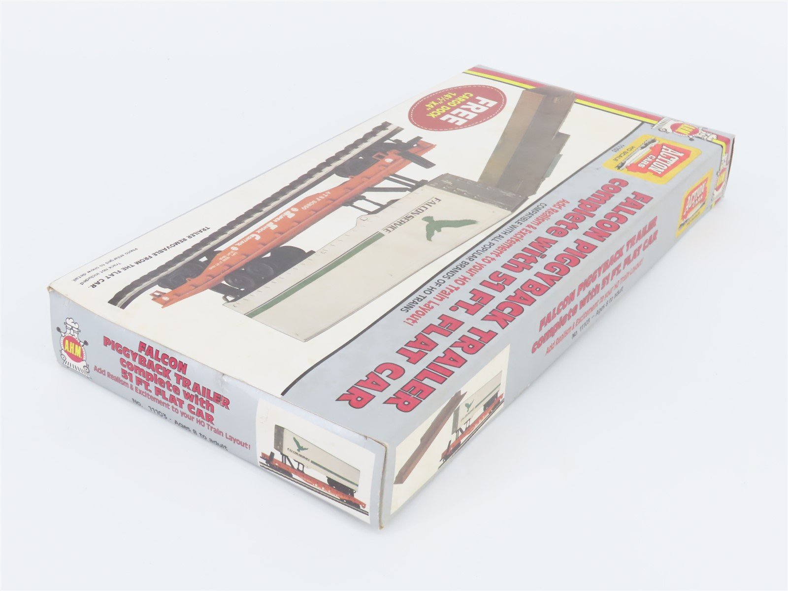 HO Scale AHM 11103 ATSF Santa Fe Flat Car #90850 w/ Falcon Trailer & Cargo Dock