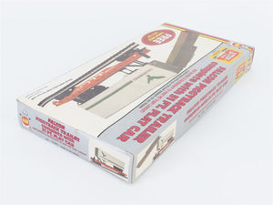 HO Scale AHM 11103 ATSF Santa Fe Flat Car #90850 w/ Falcon Trailer & Cargo Dock