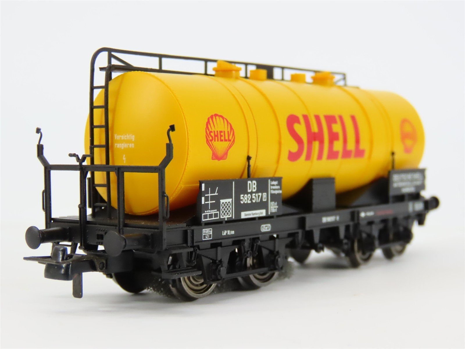 HO Scale BRAWA 2051 DB German Federal Railroad Shell Tank Car #582 517