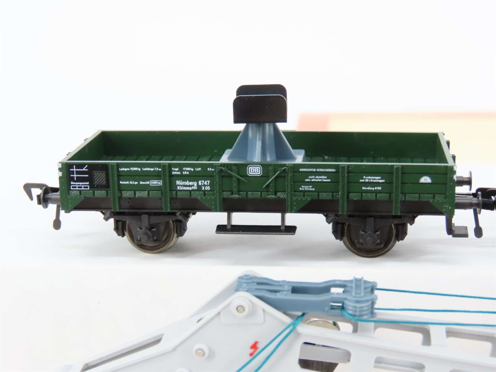 HO Scale Fleischmann 5597 DB German Federal Railroad Heavy Duty Crane Car Set