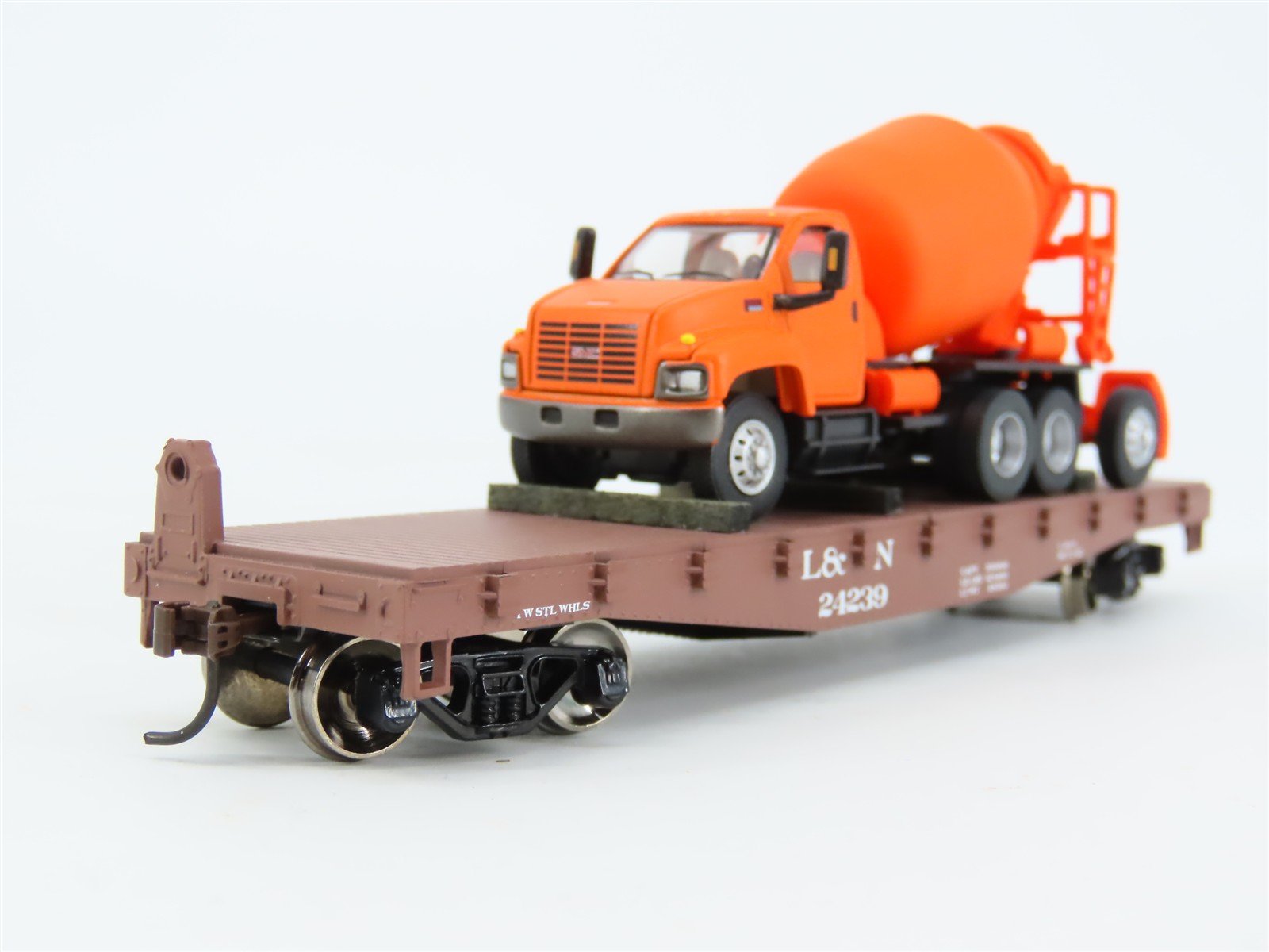 HO Scale Athearn 1359 L&N 40' Flat Car #24239 w/ Boley Cement Mixer