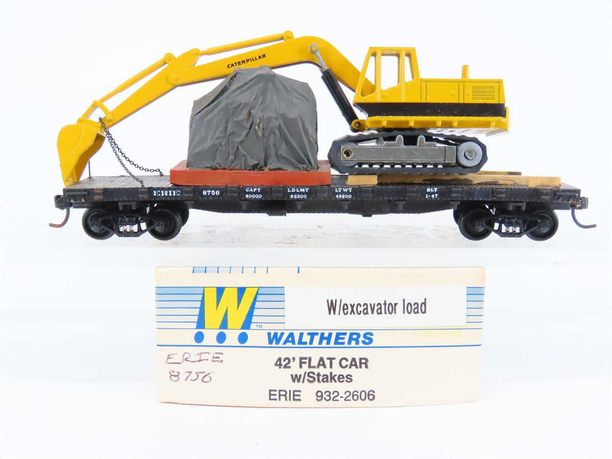 HO Scale Walthers 932-2606 Erie Railroad 42&#39; Flat Car #8756 w/ Excavator Load