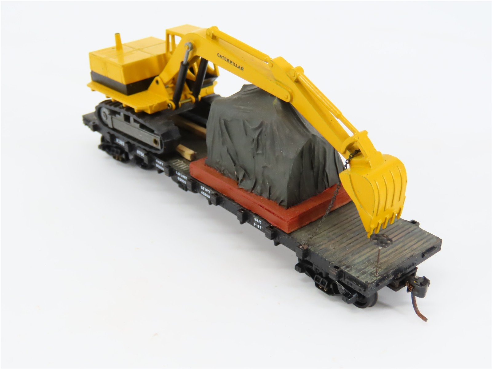 HO Scale Walthers 932-2606 Erie Railroad 42' Flat Car #8756 w/ Excavator Load