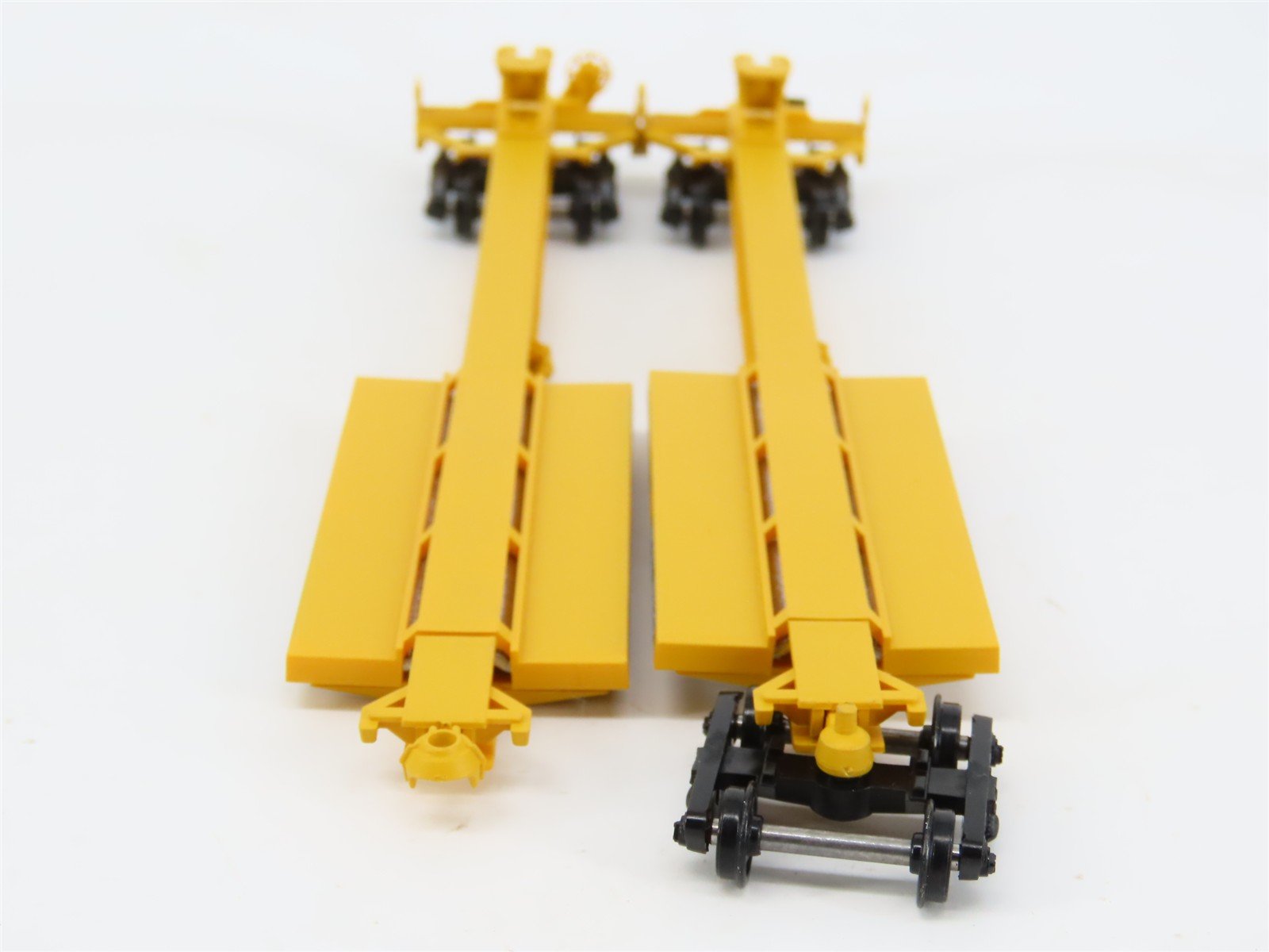 HO Scale Athearn 5556 UTTX 2-Unit Impack Ends Trailer Train Spine Car #60126