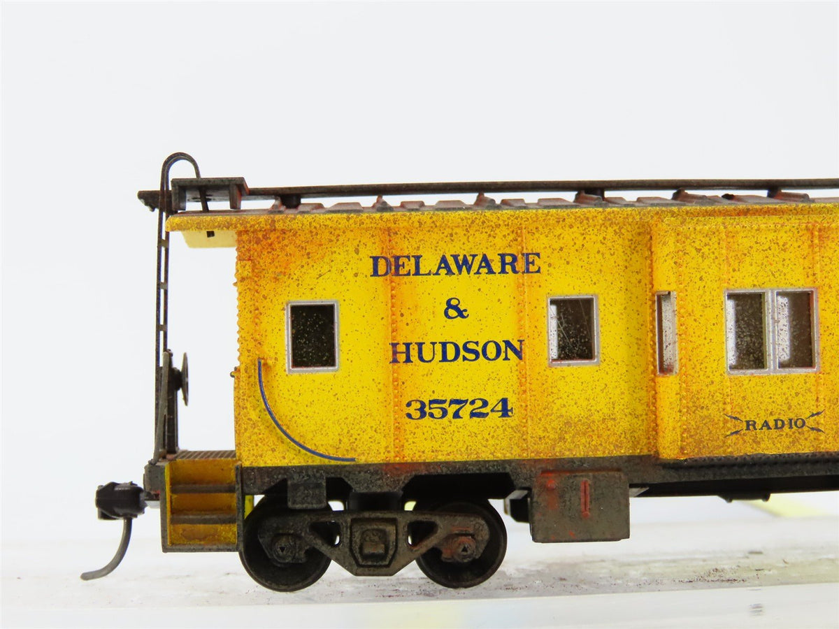 HO Scale Athearn 7452 D&amp;H &quot;The Bridge Line&quot; Bay Window Caboose #35724 - Custom