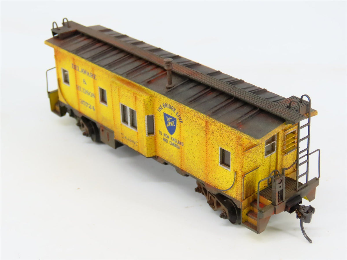 HO Scale Athearn 7452 D&amp;H &quot;The Bridge Line&quot; Bay Window Caboose #35724 - Custom
