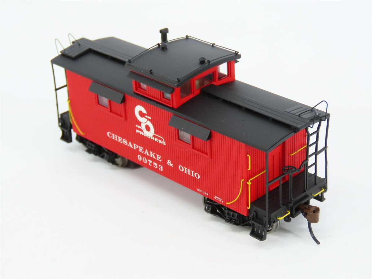 HO Scale Walthers Platinum Line 932-7528 C&amp;O Progress 25&#39; Wood Caboose #90753
