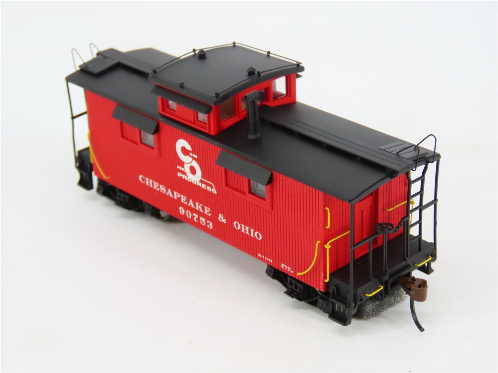 HO Scale Walthers Platinum Line 932-7528 C&O Progress 25' Wood Caboose #90753