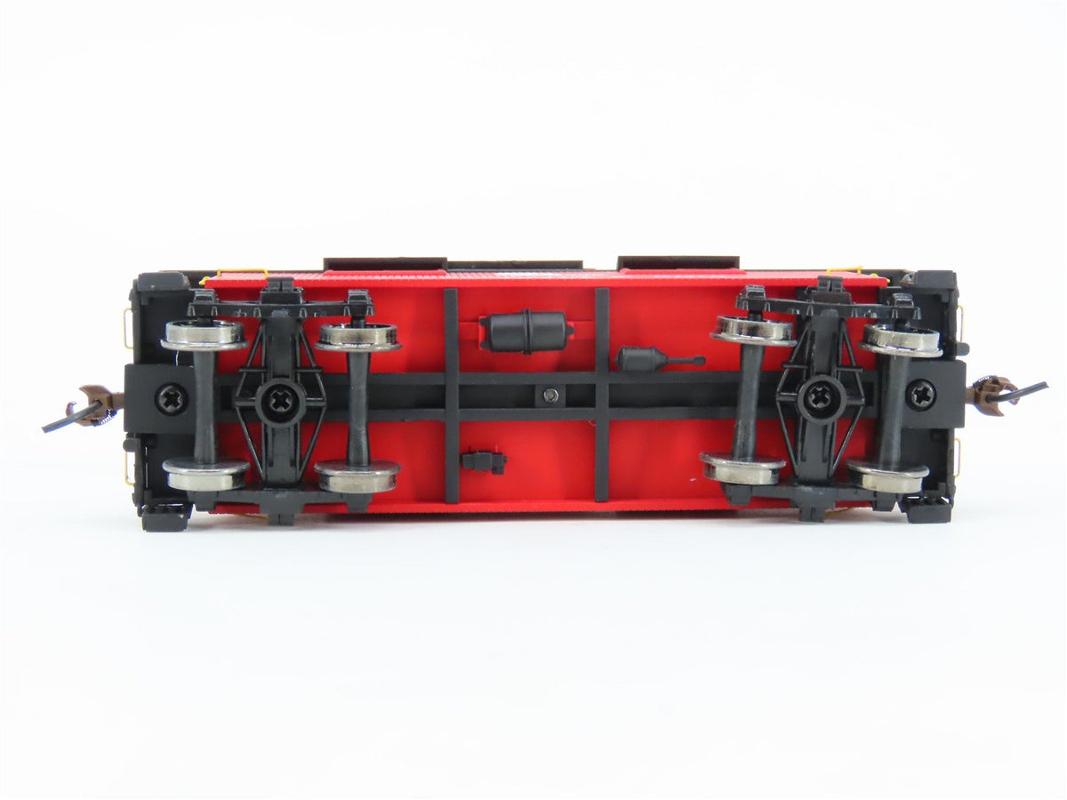 HO Scale Walthers Platinum Line 932-7528 C&amp;O Progress 25&#39; Wood Caboose #90753