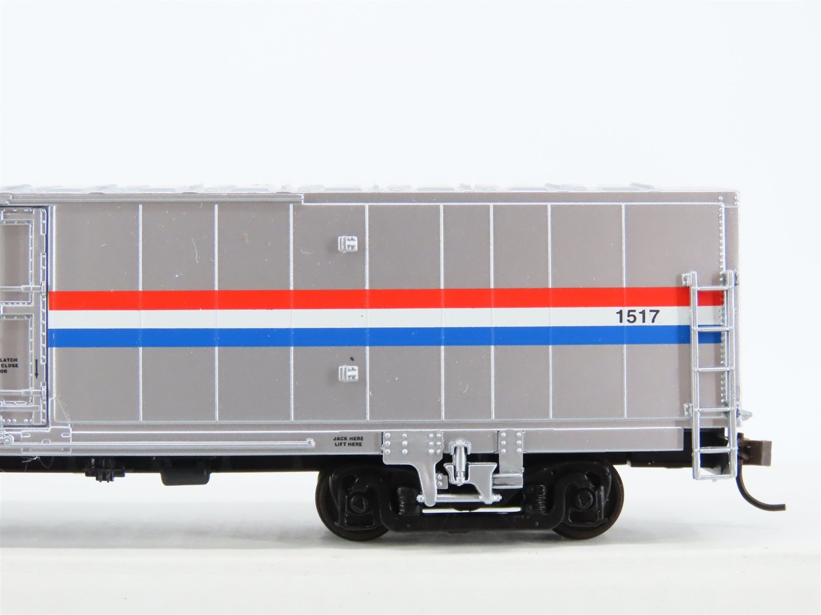 HO Scale Walthers 932-26021 AMTK Amtrak Ph. III 60' Material Handling Car 2-Pack