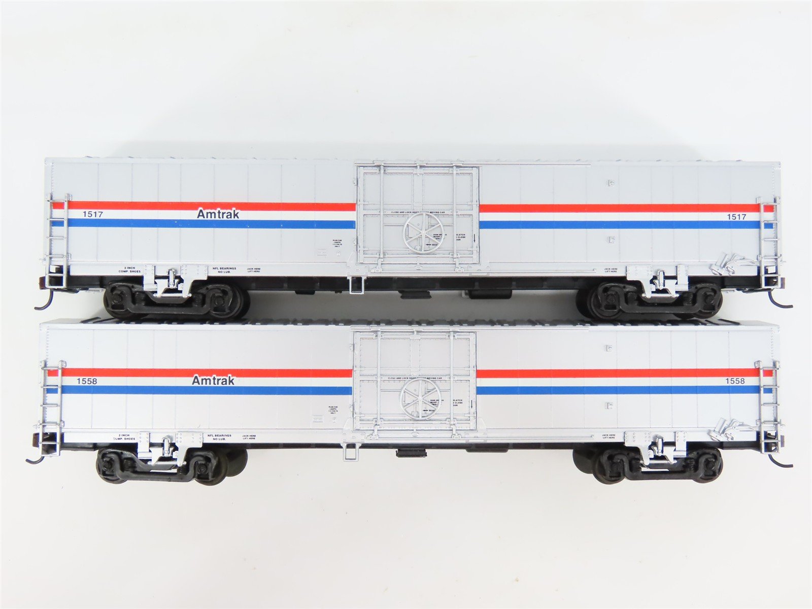 HO Scale Walthers 932-26021 AMTK Amtrak Ph. III 60' Material Handling Car 2-Pack
